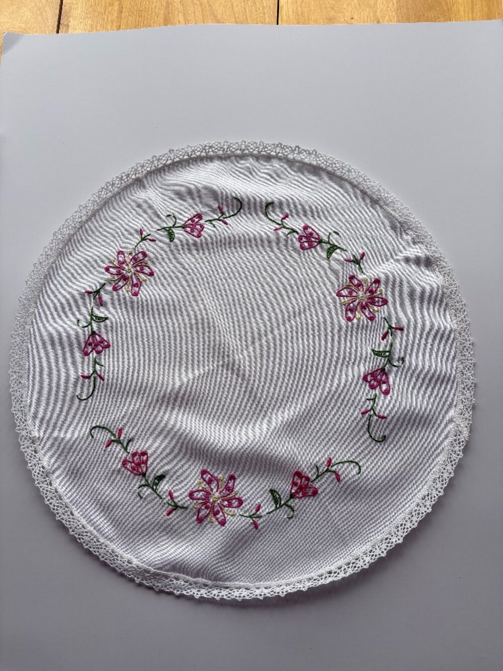 Hand Embroidered Table‎ Doily - Picture 2 of 3